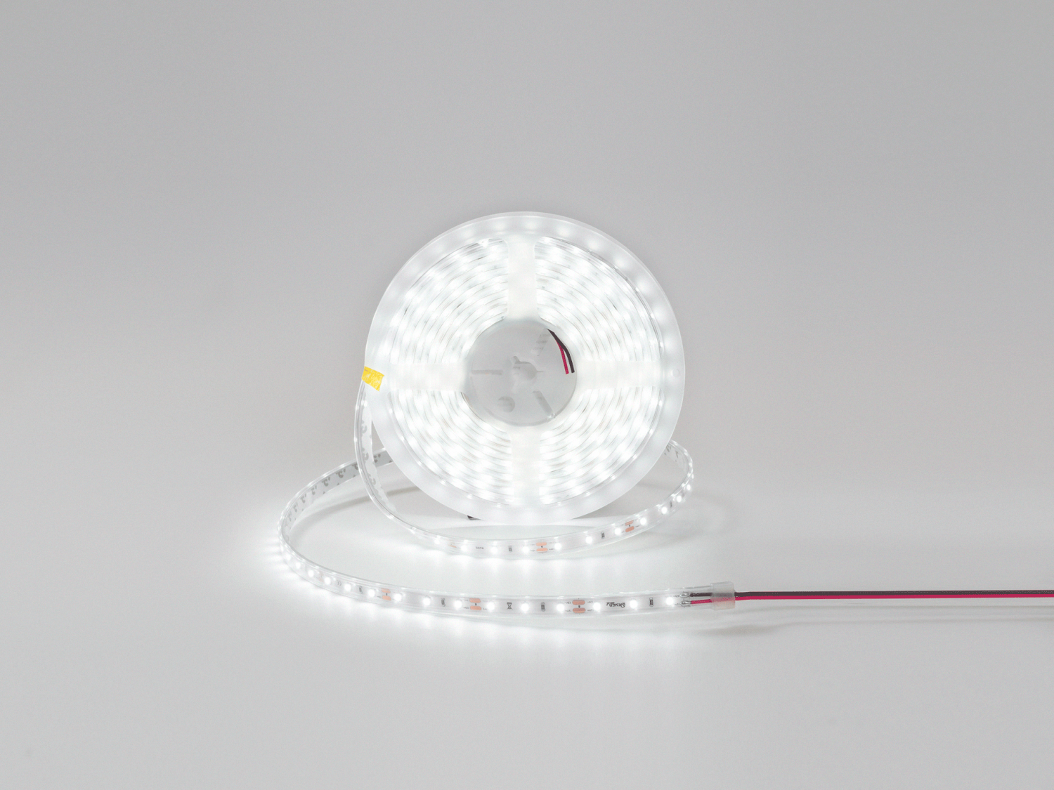 Лента светодиодная LUX 4,8 Вт/м SMD3528 Закрытая (IP65) Цвет Холодный Белый 12 В