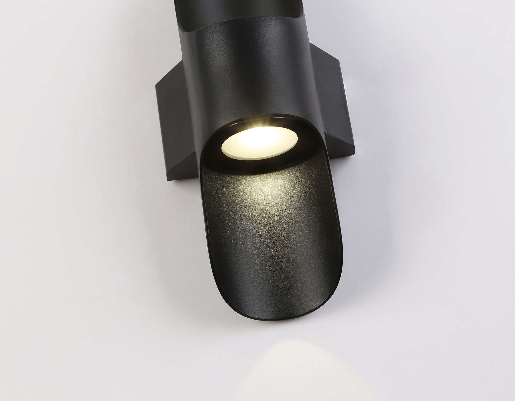 Светильник светодиодный уличный настенный ST4535 BK черный LED 4200K 8W IP54 220*66*100