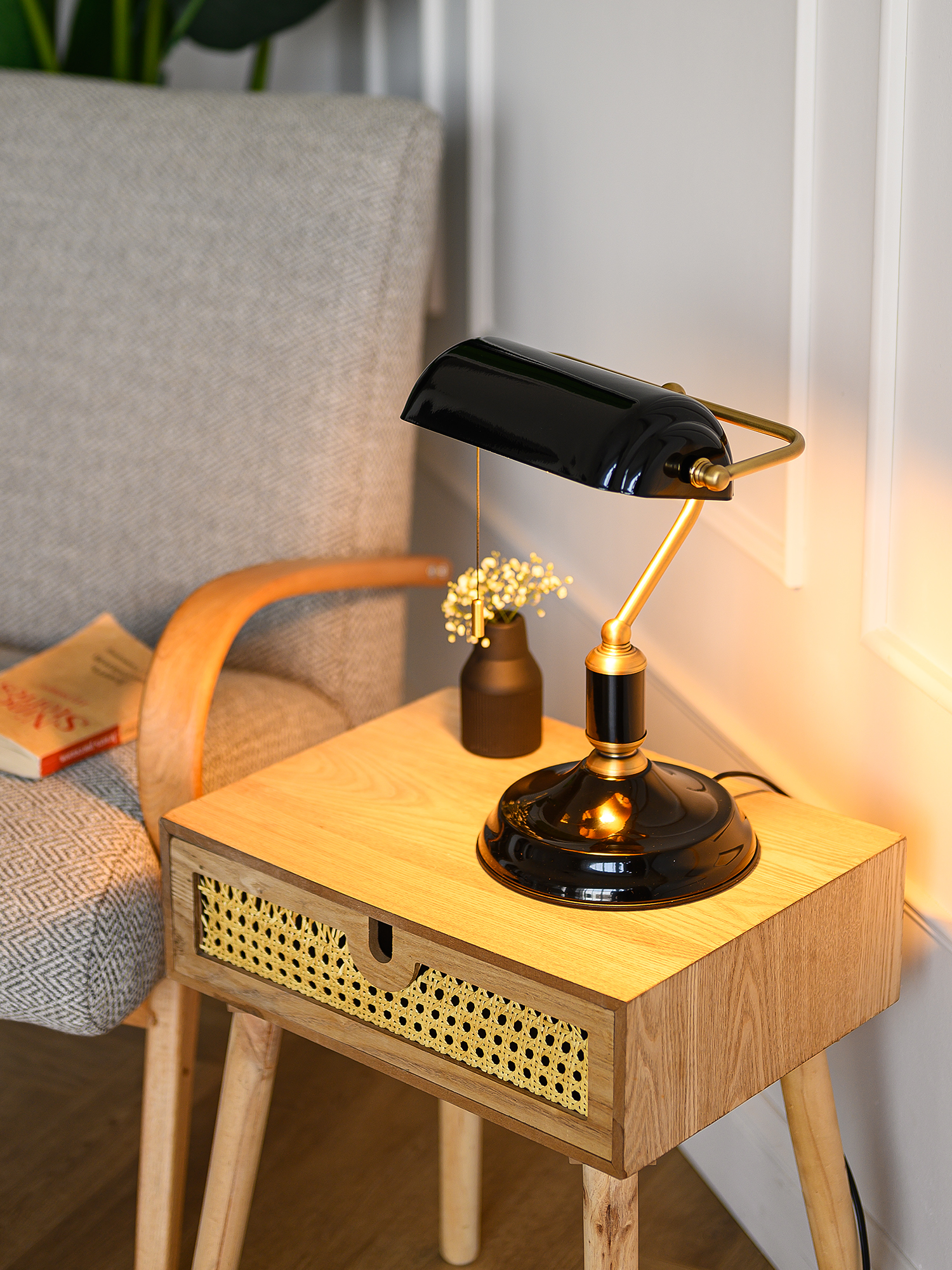 Светильник настольный Artstyle HT-717B Е27*60Вт черный/латунь