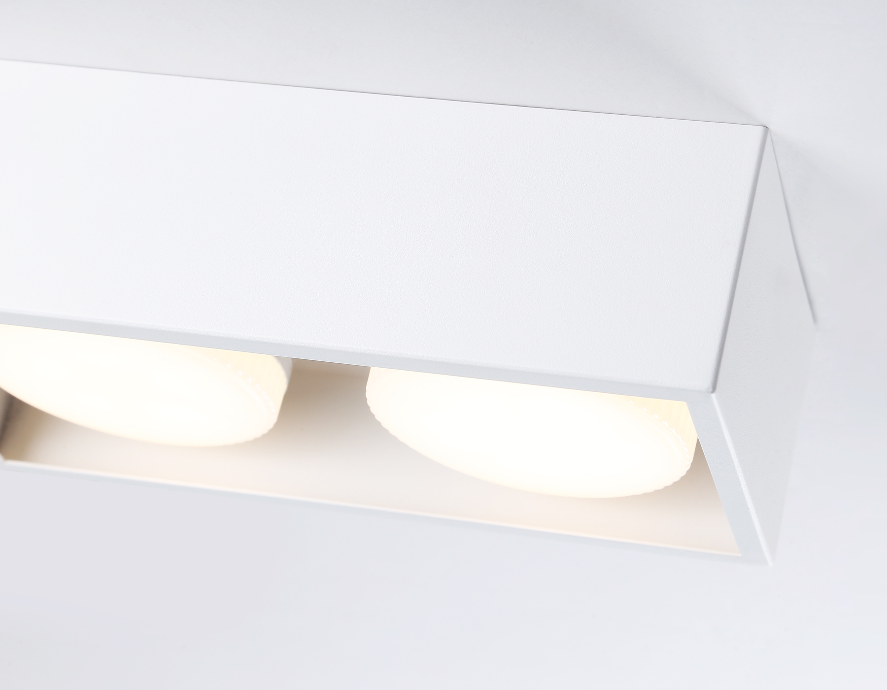 Светильник накладной AMBRELLA TN70828/2 WH белый GX53/2 max 12W 200*100*60 