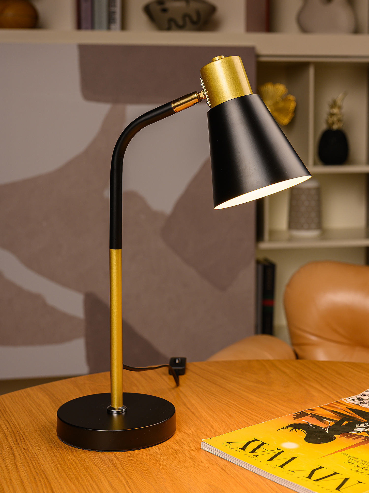 Светильник настольный Artstyle HT-128B E27*60Вт чёрный/антик