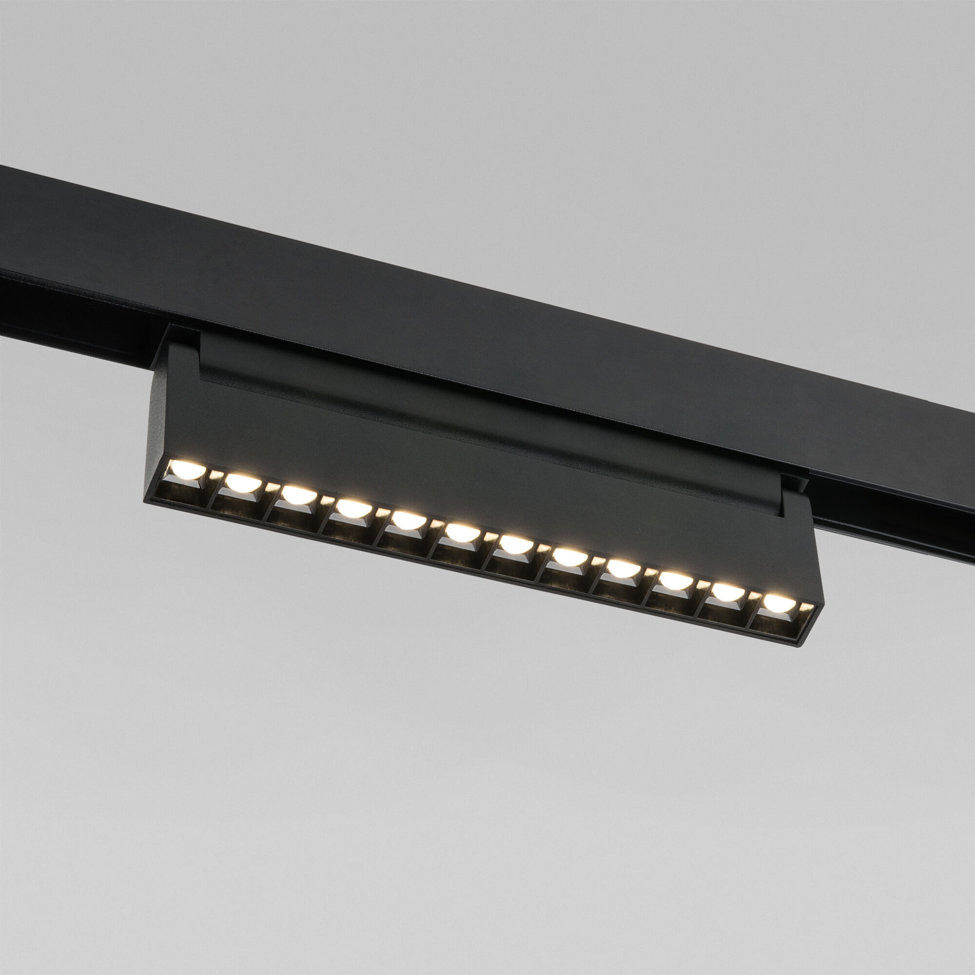 Slim Magnetic Трековый поворотный светильник HL02 12W 4200K черный 85010/01