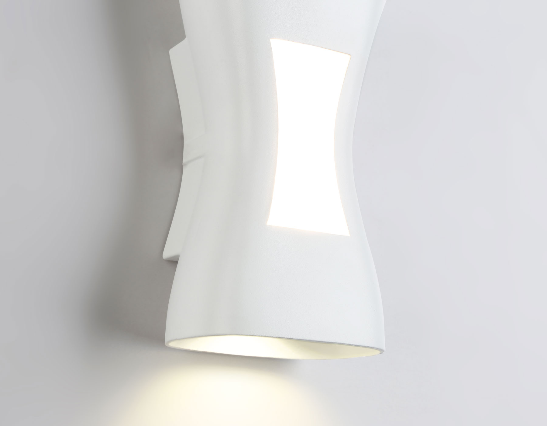 Светильник светодиодный уличный настенный  ST4527 WH белый IP54 LED 4200K/3000K 6W 150*80*55