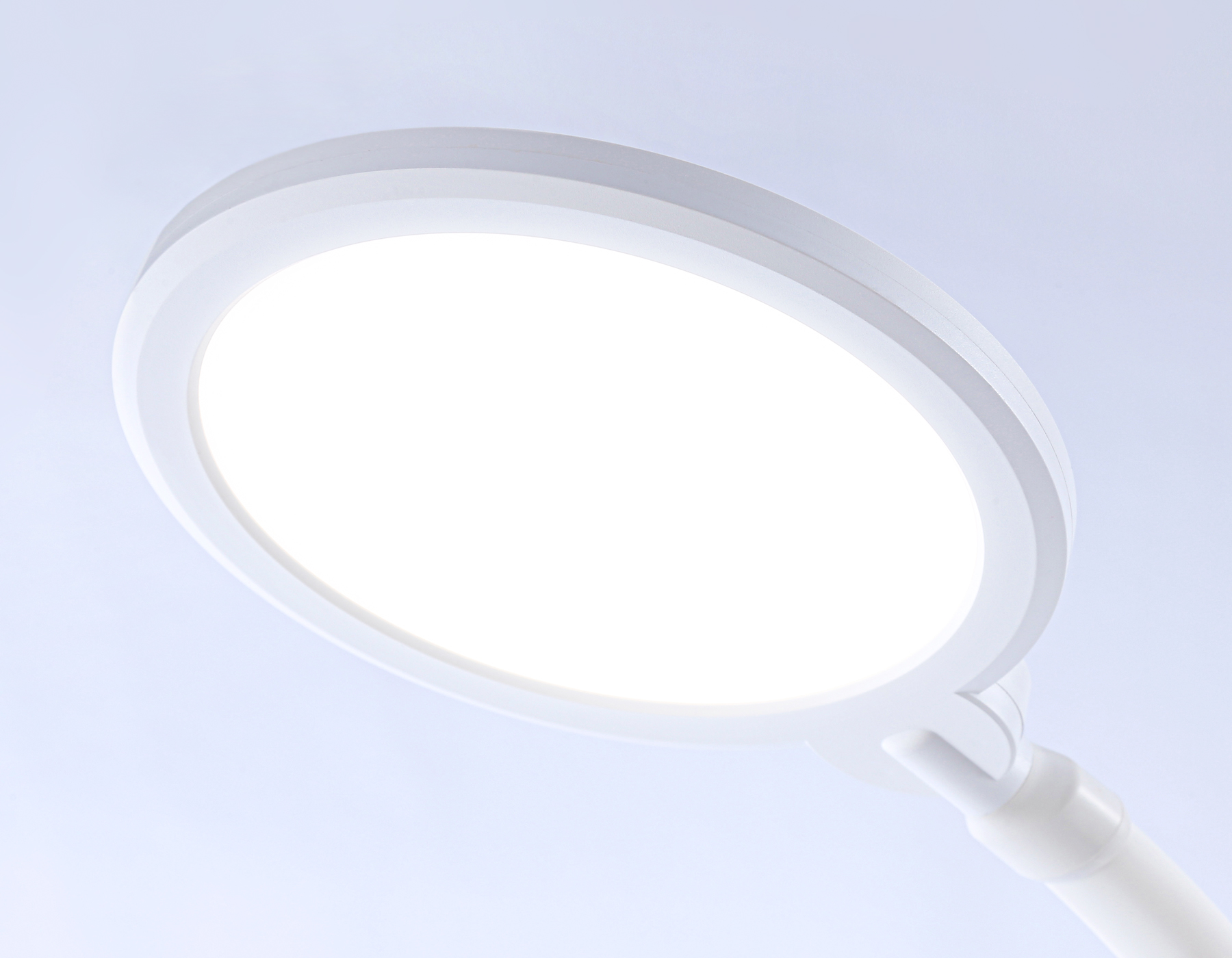 Светильник напольный сенсор TR97701 WH белый LED 18W 3000K-6400K 170*230*1650 (ПДУ ИК)