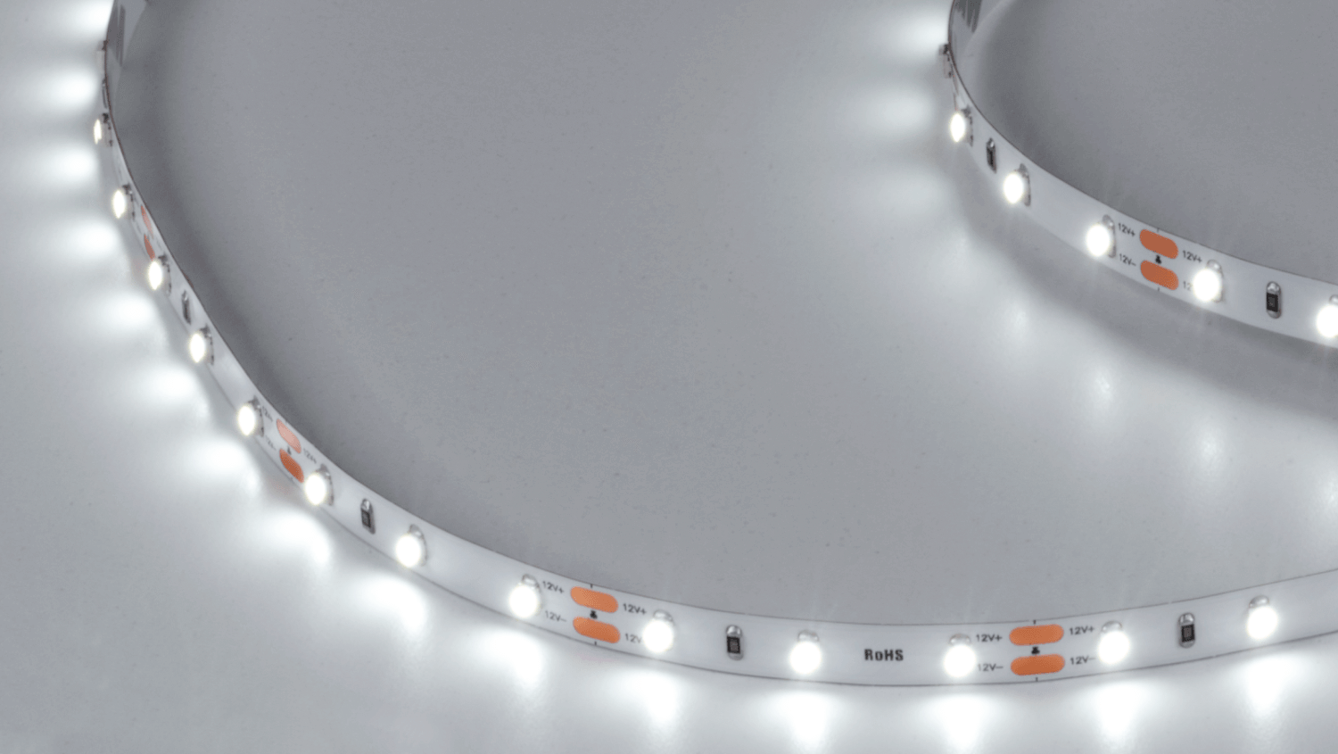 Лента светодиодная DSG 3528 W 60L-V12-IP33, 6000 K, 300 LED, 4,8 W/m, LUX (SMD 3528 60L 12V IP33 Whi