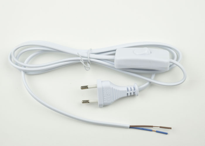 Сетевой шнур UNIEL UCX-C10/02A-170 WHITE с вилкой и выкл, 2А, 500Вт, 1,7 м, Белый