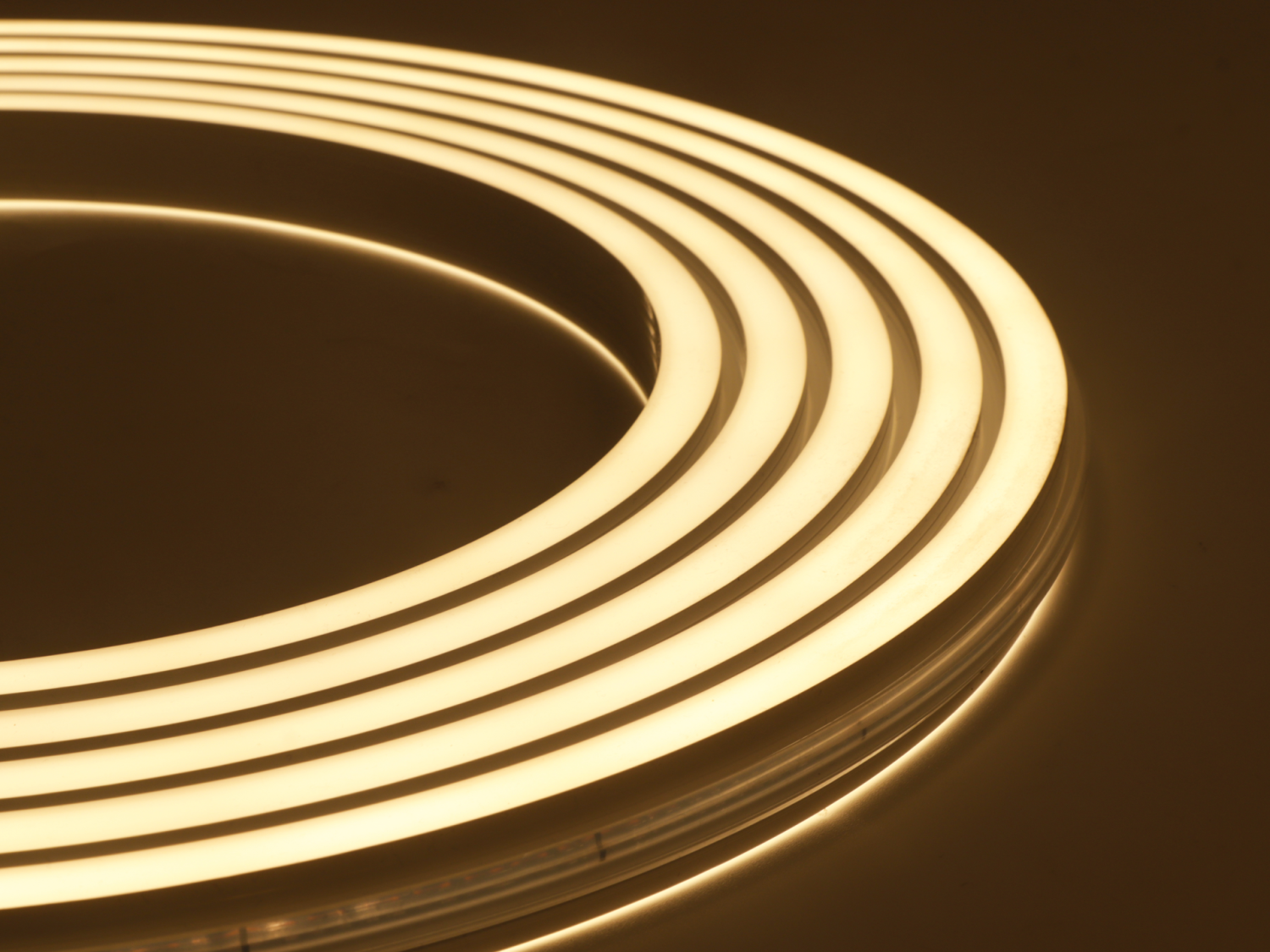 Лента светодиодная SWG PRO 2835, 140 LED/м, 10 Вт/м, 24В , IP67, Цвет: Теплый белый