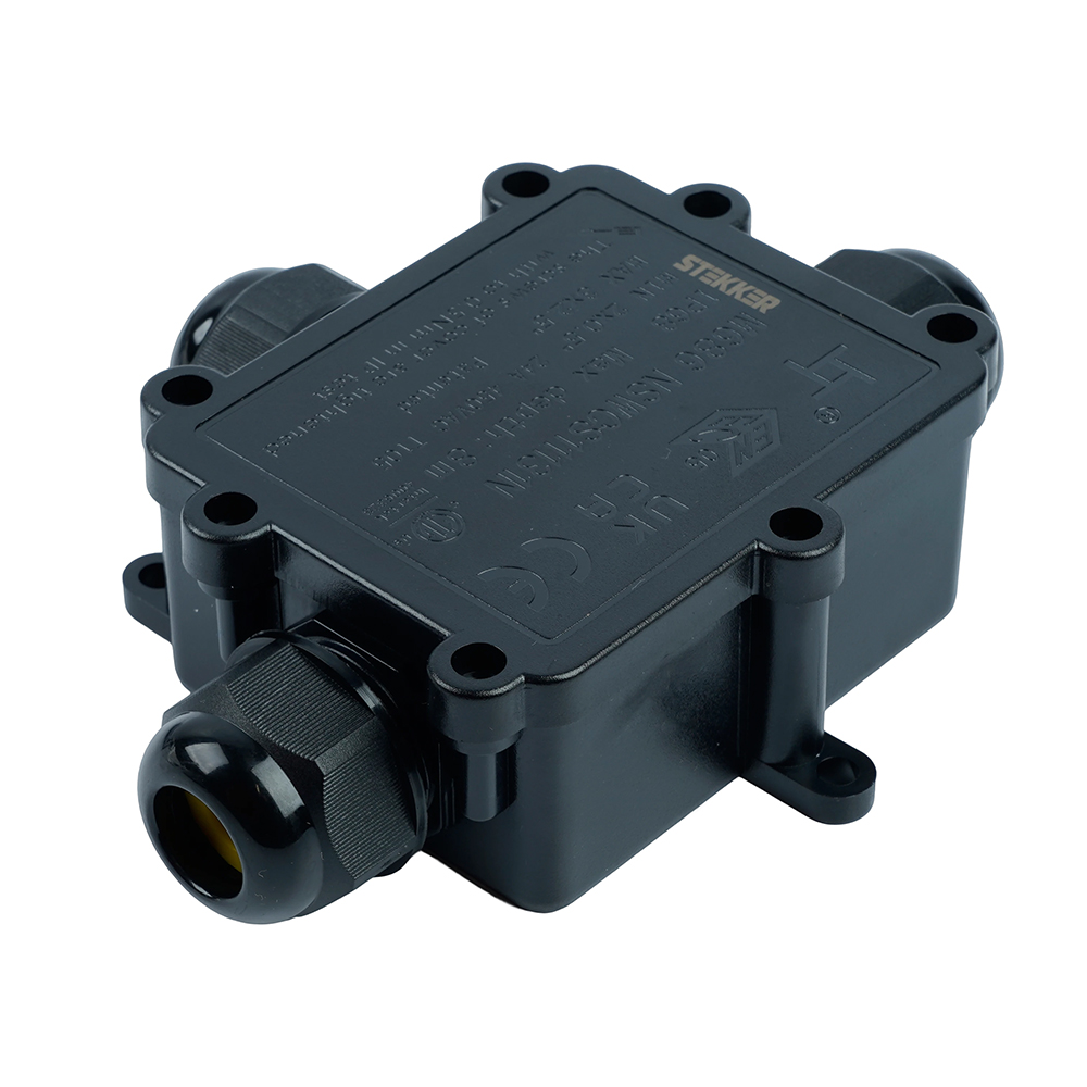 Коробка распределительная водонепрониц. T-3 вых. с 3-кон. коннектором, 450V, 126.2*102.8*35.3, LD550