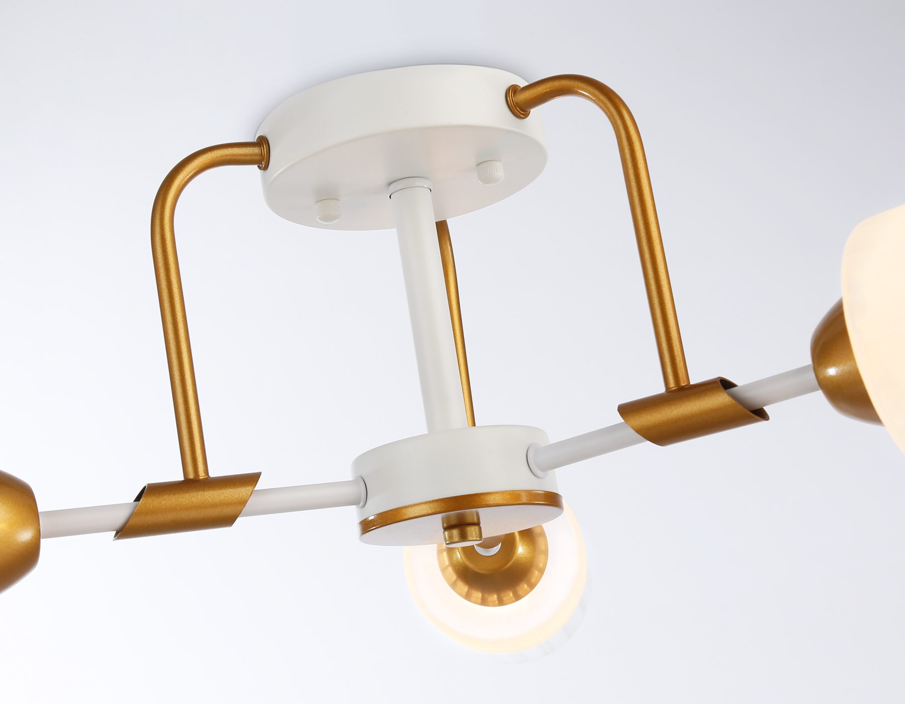 Светильник подвесной Ambrella TR303321/3 WH/GD/CL/FR белый/золото/прозрачный/белый мат. E27*3 max60W