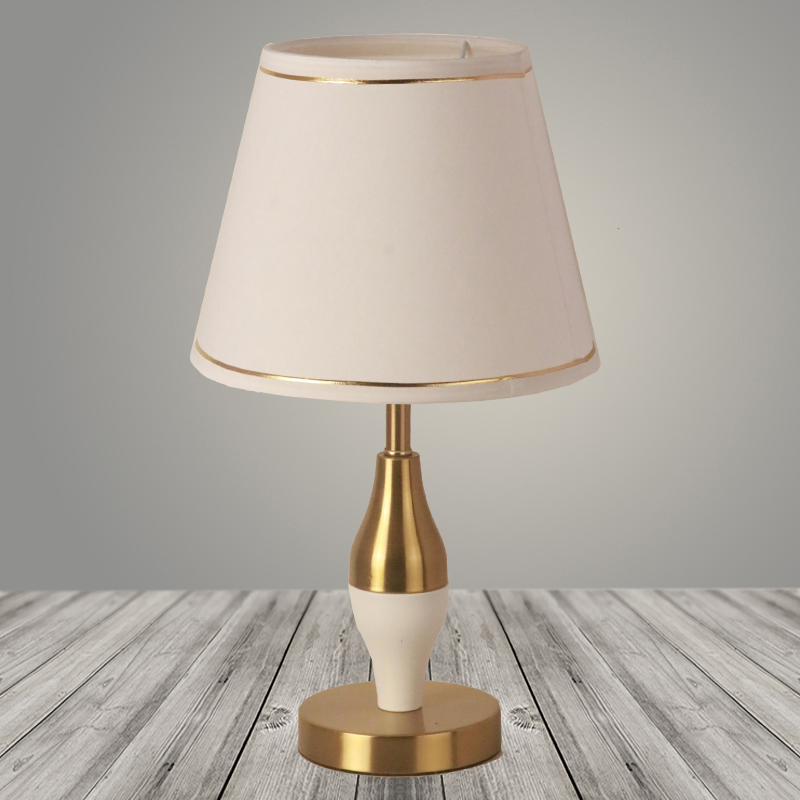 Настольная лампа A20387 WT+BR белый+латунь/белый абажур h460 1х40W E27, DIY23