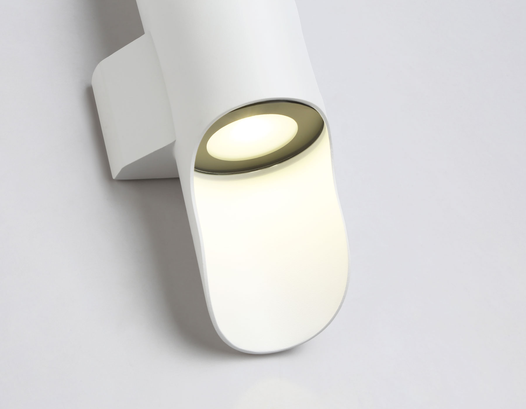 Светильник светодиодный уличный настенный ST4533 WH белый LED 4200K 8W IP54 220*66*100