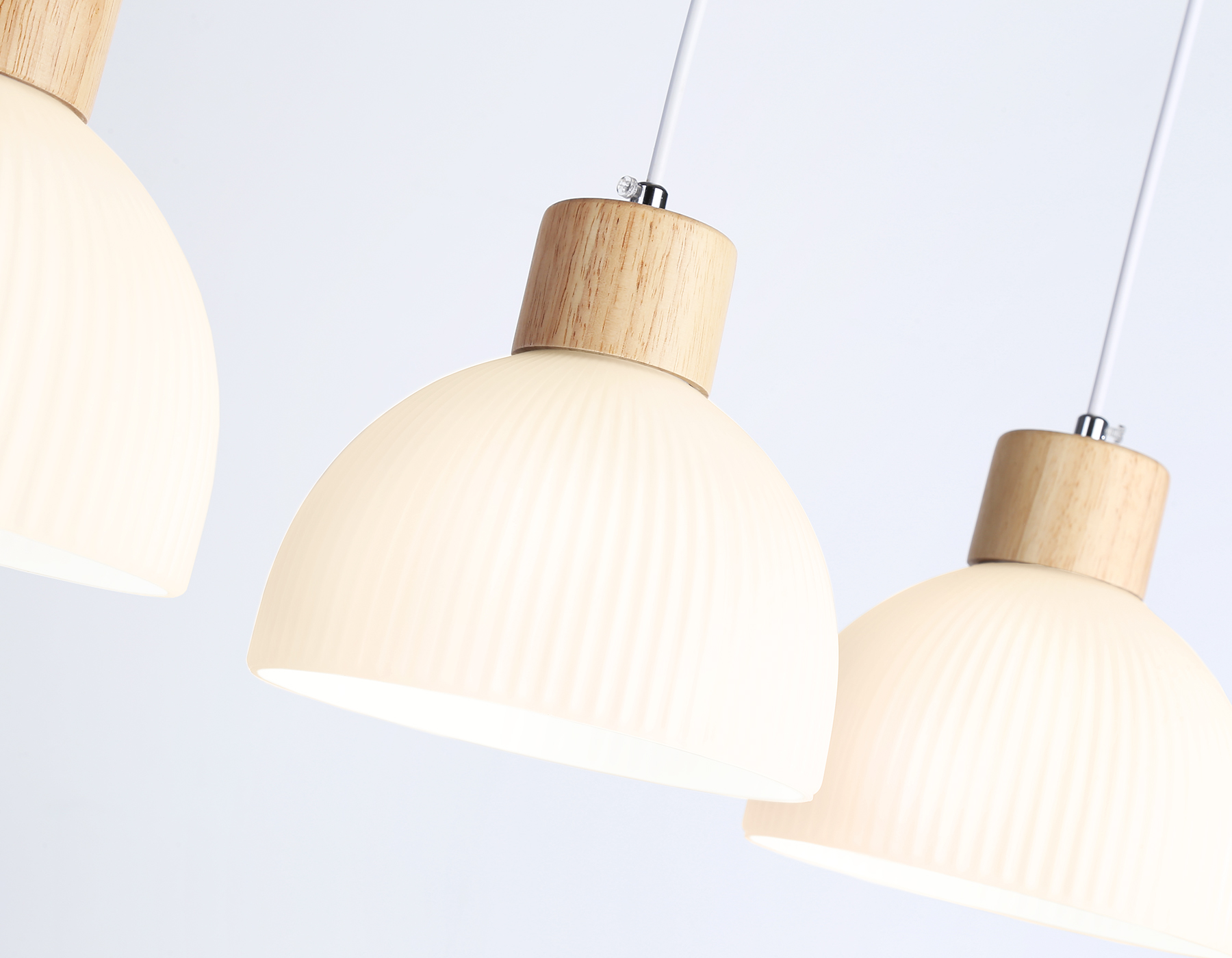 Светильник подвесной Ambrella TR83135/3 LW/FR светлое дерево/белый матовый E27/3 max40W 640*180*1040