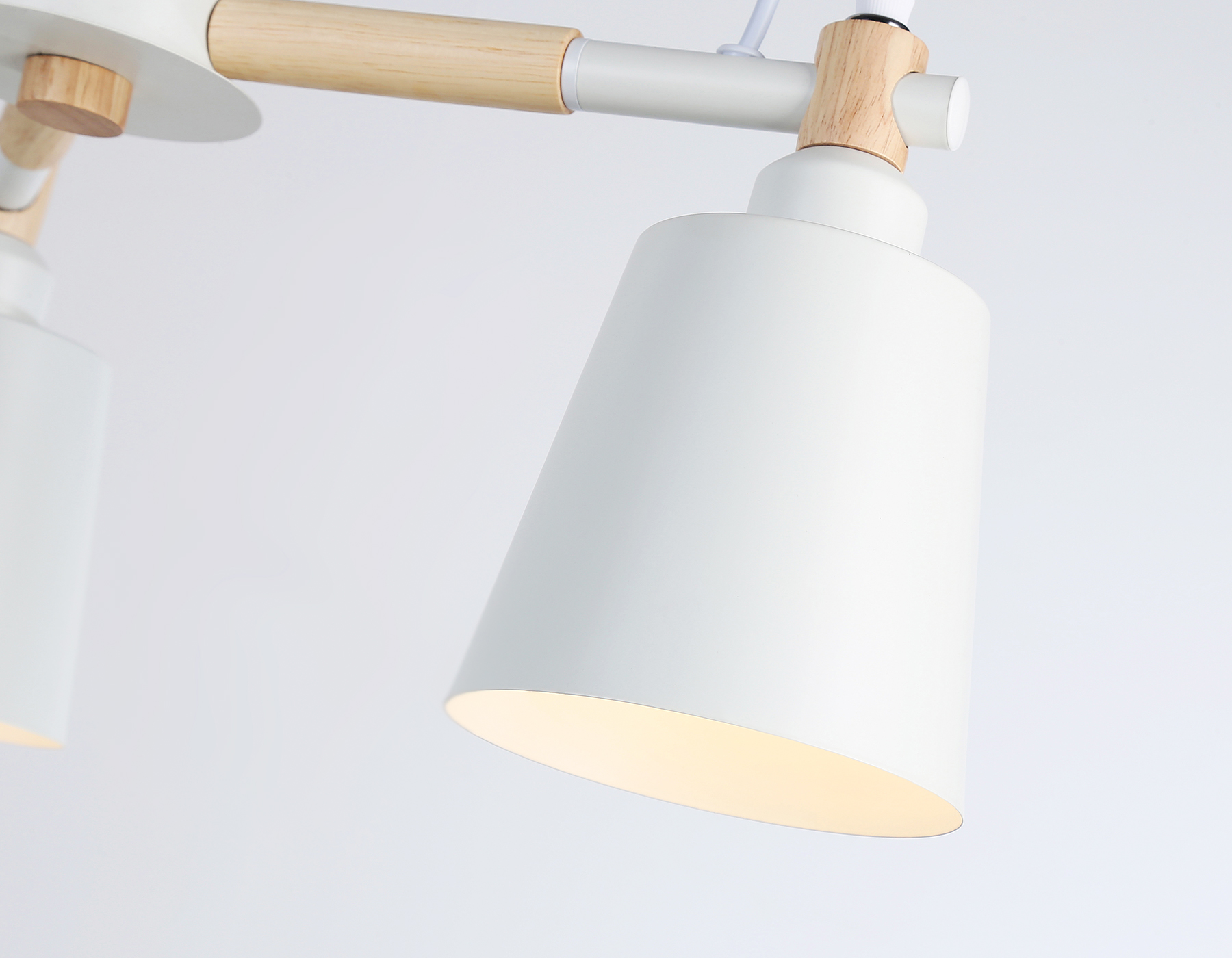 Люстра подвесная Ambrella TR82204/3 WH/LW белый/светлое дерево E27/3 max 40W D560*430