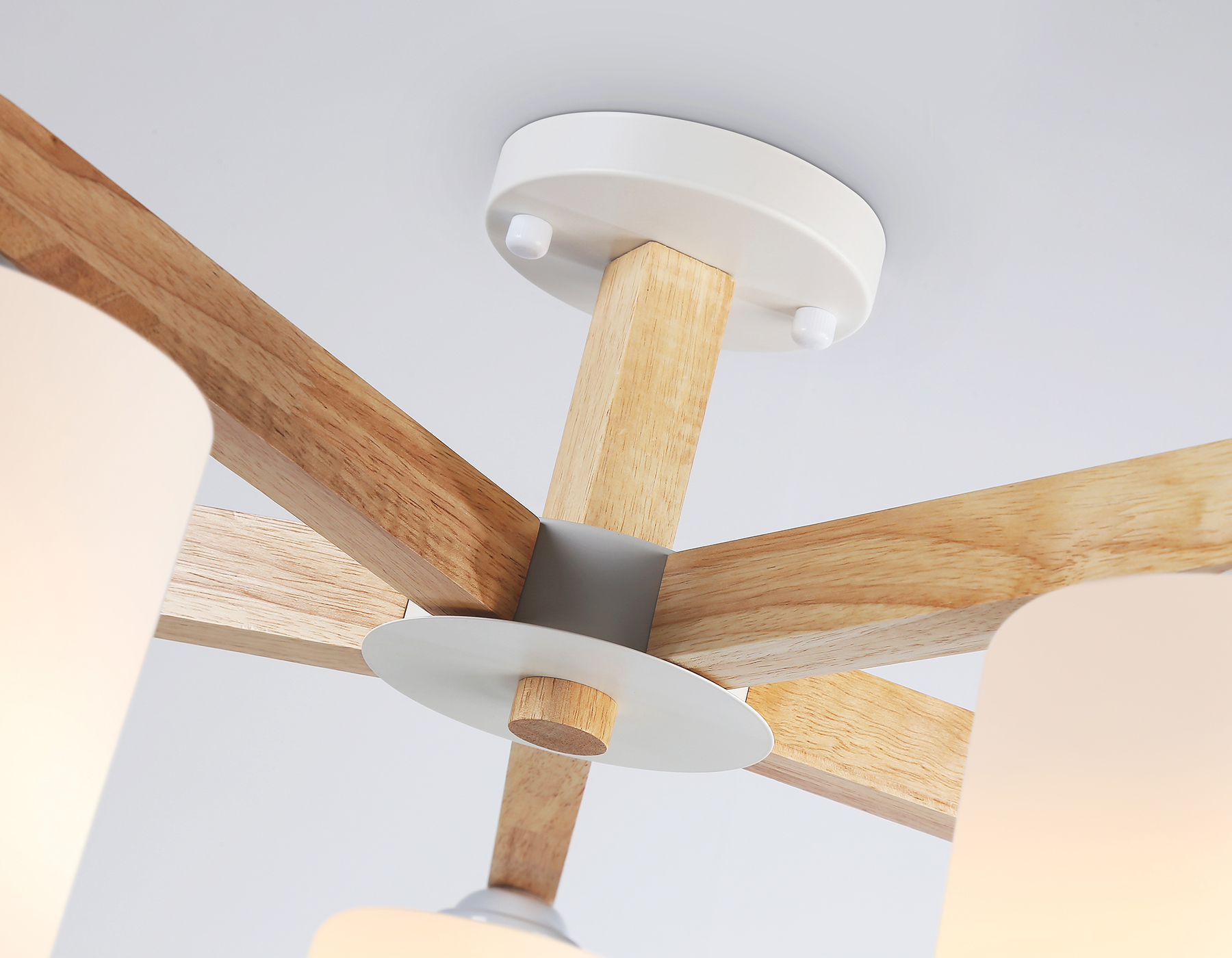 Люстра подвесная Ambrella TR83113/5 WH/LW белый/светлое дерево E27/5 max 40W D700*325