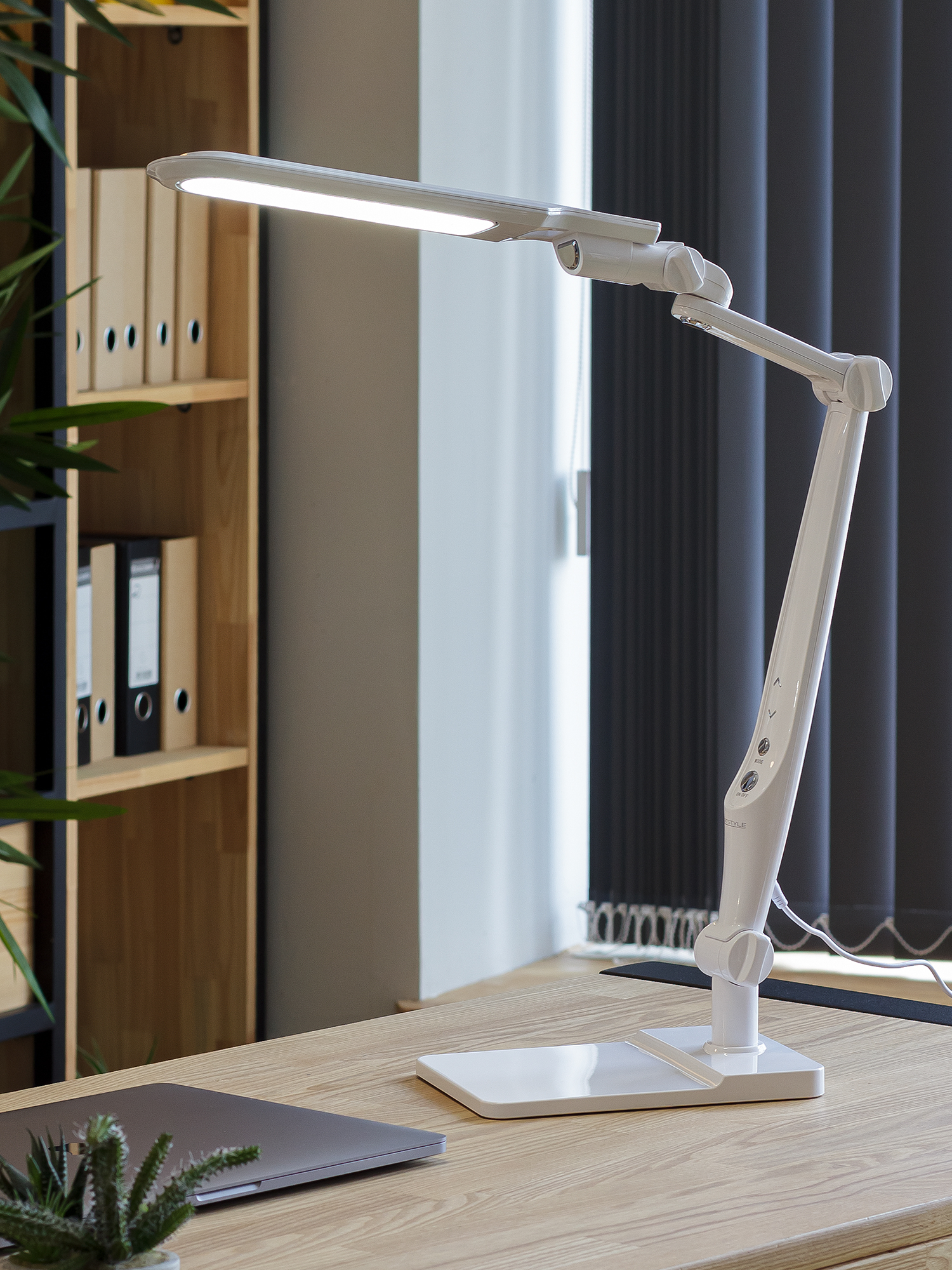 Светильник настольный Artstyle TL-402W пластик Led диммир.,10Вт белы