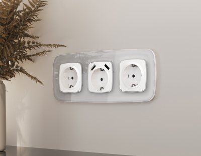 OP1060 Лицевая панель OMEGA (Белый глянец) для электрической розетки с/з QUANT