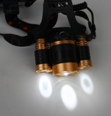 Фонарь ULTRAFLASH E1333 налобный акк 3,7В золото/черный 3LED 4Ватт, фокус, 2ак 4реж, метал.(1/50)