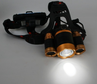 Фонарь ULTRAFLASH E1333 налобный акк 3,7В золото/черный 3LED 4Ватт, фокус, 2ак 4реж, метал.(1/50)