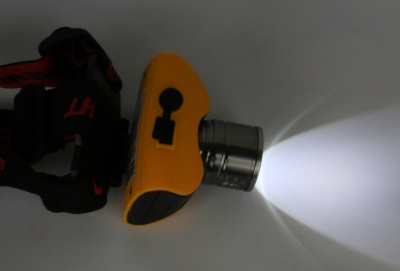 Фонарь ULTRAFLASH E157 налобный аккум 220В, желтый, CREE 3W, фокус, 3реж, пласт, бокс