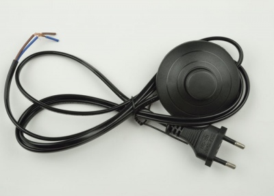 Сетевой шнур UNIEL UCX-C20/02A-170 BLACK с вилкой и выкл. (напольный). 2А, 500Вт, 1,7м. Черный.